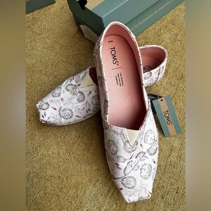 NWT TOMS White Happy Hedgehogs Print - WMN size 9